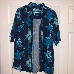 Men’s casual Hawaiian print button down